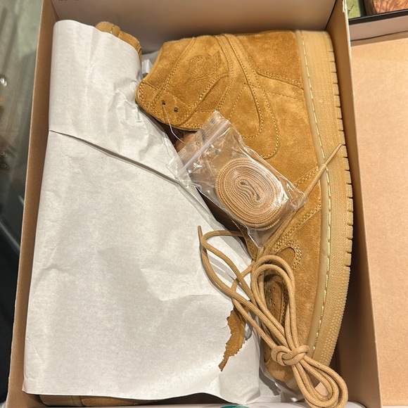 NIB  NIKE AIR JORDAN RETRO High OG SIZE 14 Jordan 1 Harvest - Picture 4 of 8